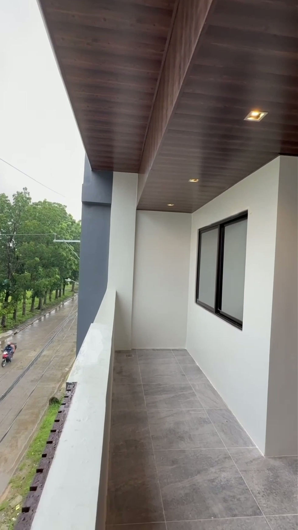 Balcony 4.mp4