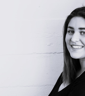 Zoe en la cabeza.jpg