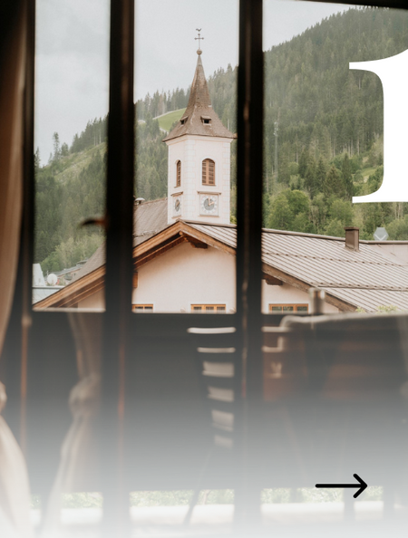 Aussicht vom Balkon mit Blick auf die Kirche
