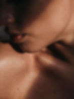 Gesicht und Schulter eines Models beim Shooting im Sonnhof Alpendorf