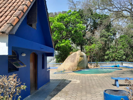 Chalé do Sport Club Alpes da Cantareira cercado pela natureza