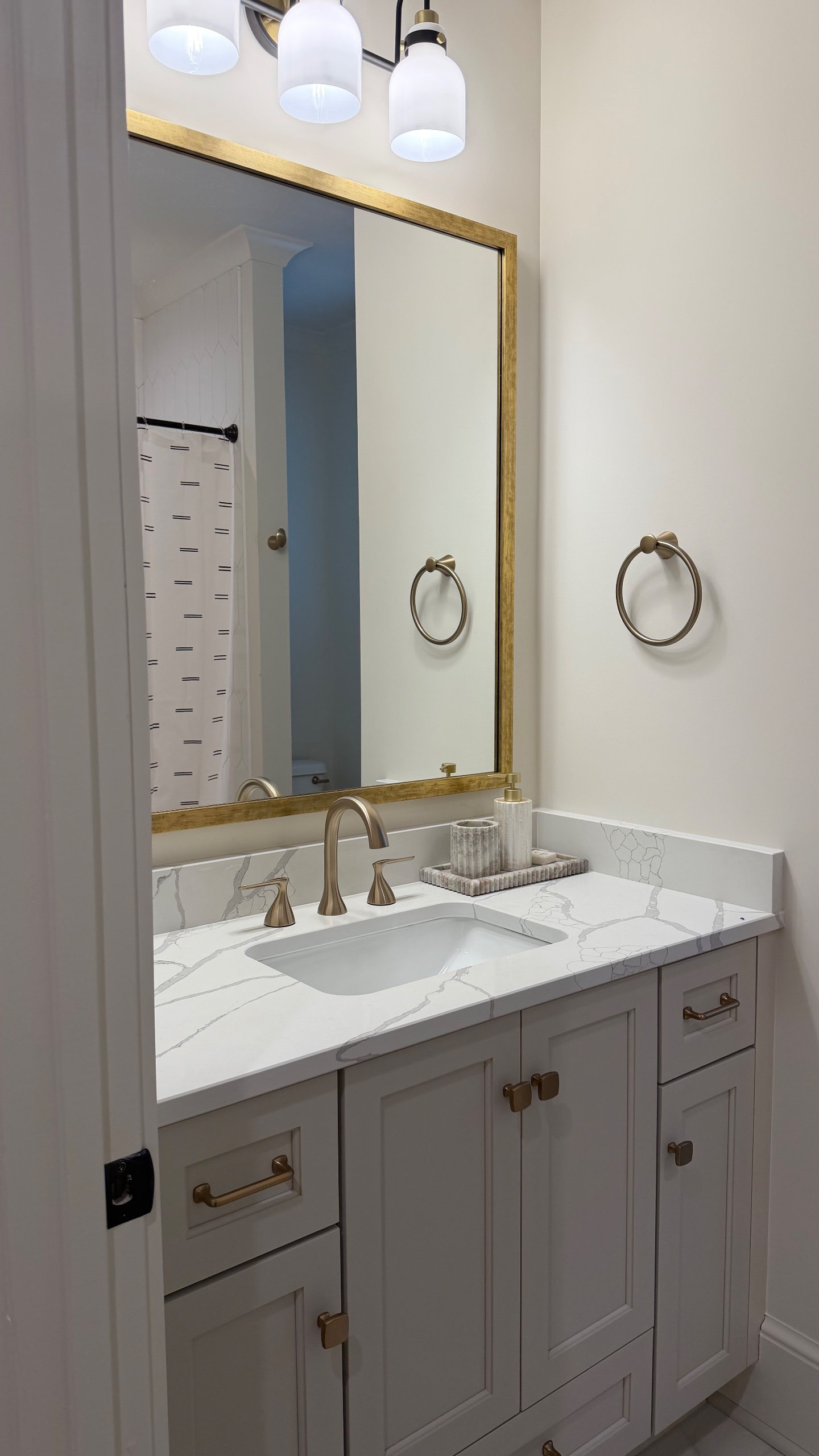 Guest Bathroom 2