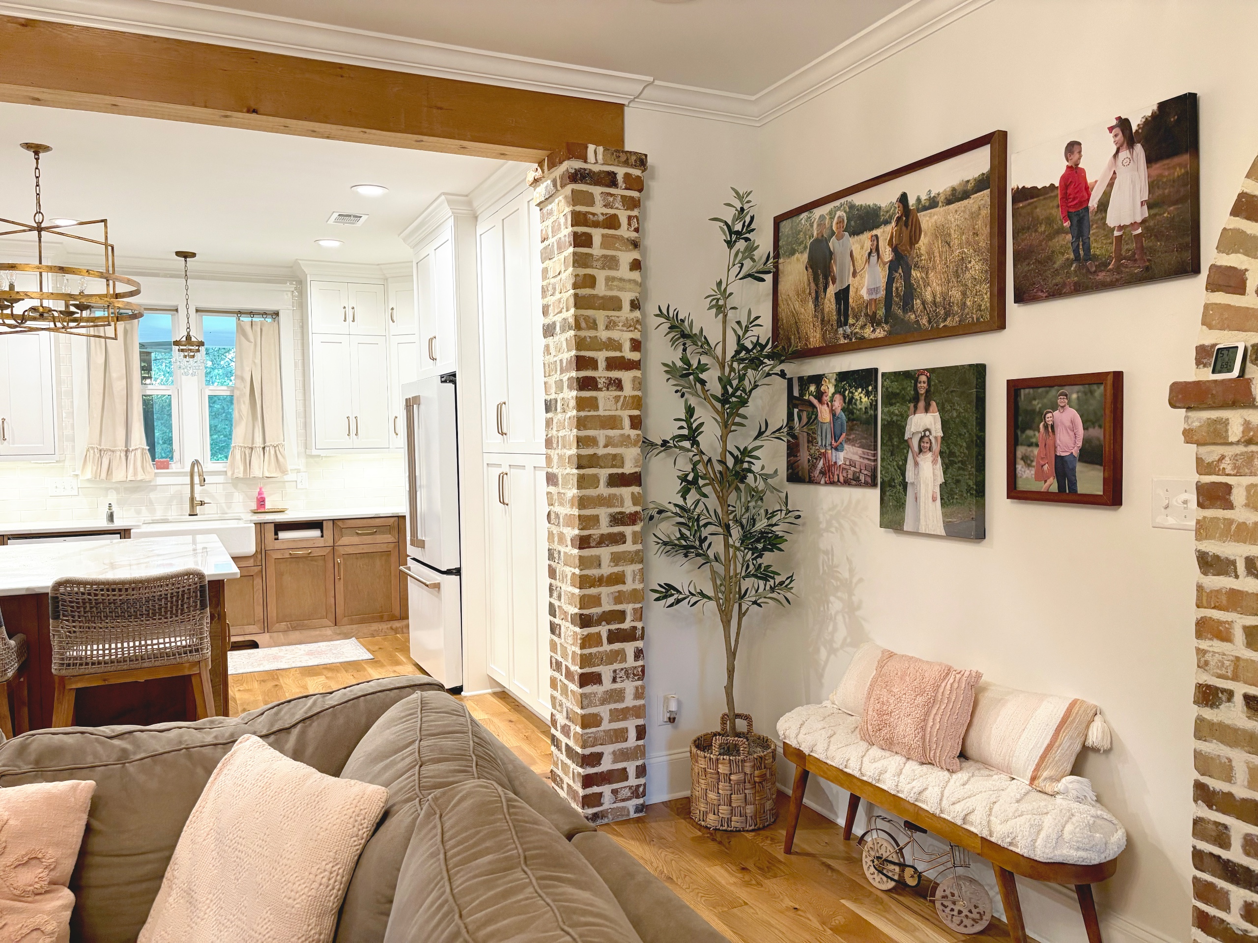 Cottage Living Room . Open Concept Kitchen