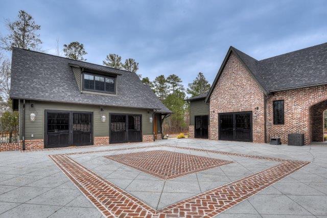 Garage & Motor Court