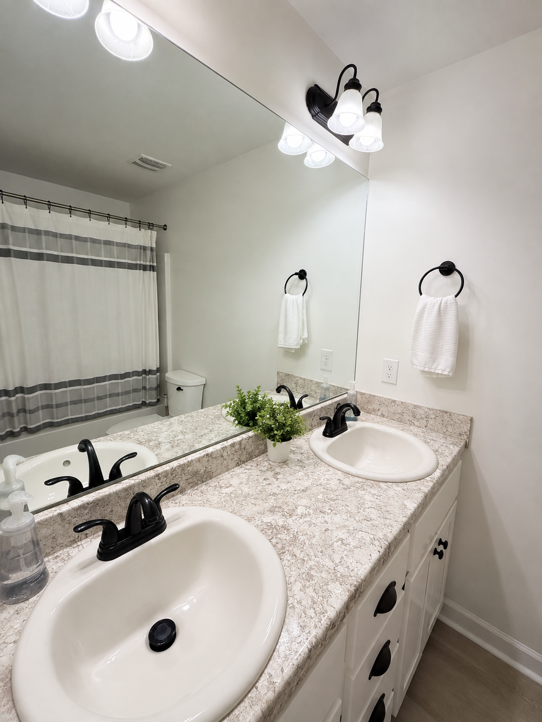 Guest Bathroom — Tub & Shower