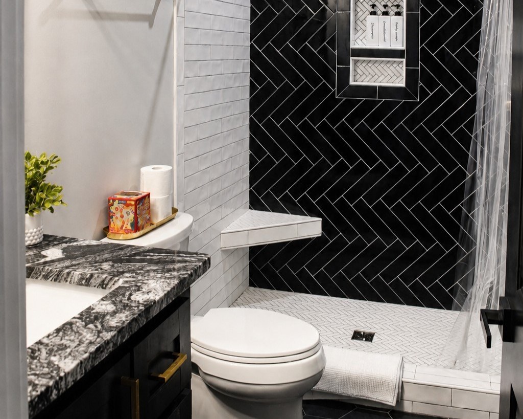 Full Bathroom 4
