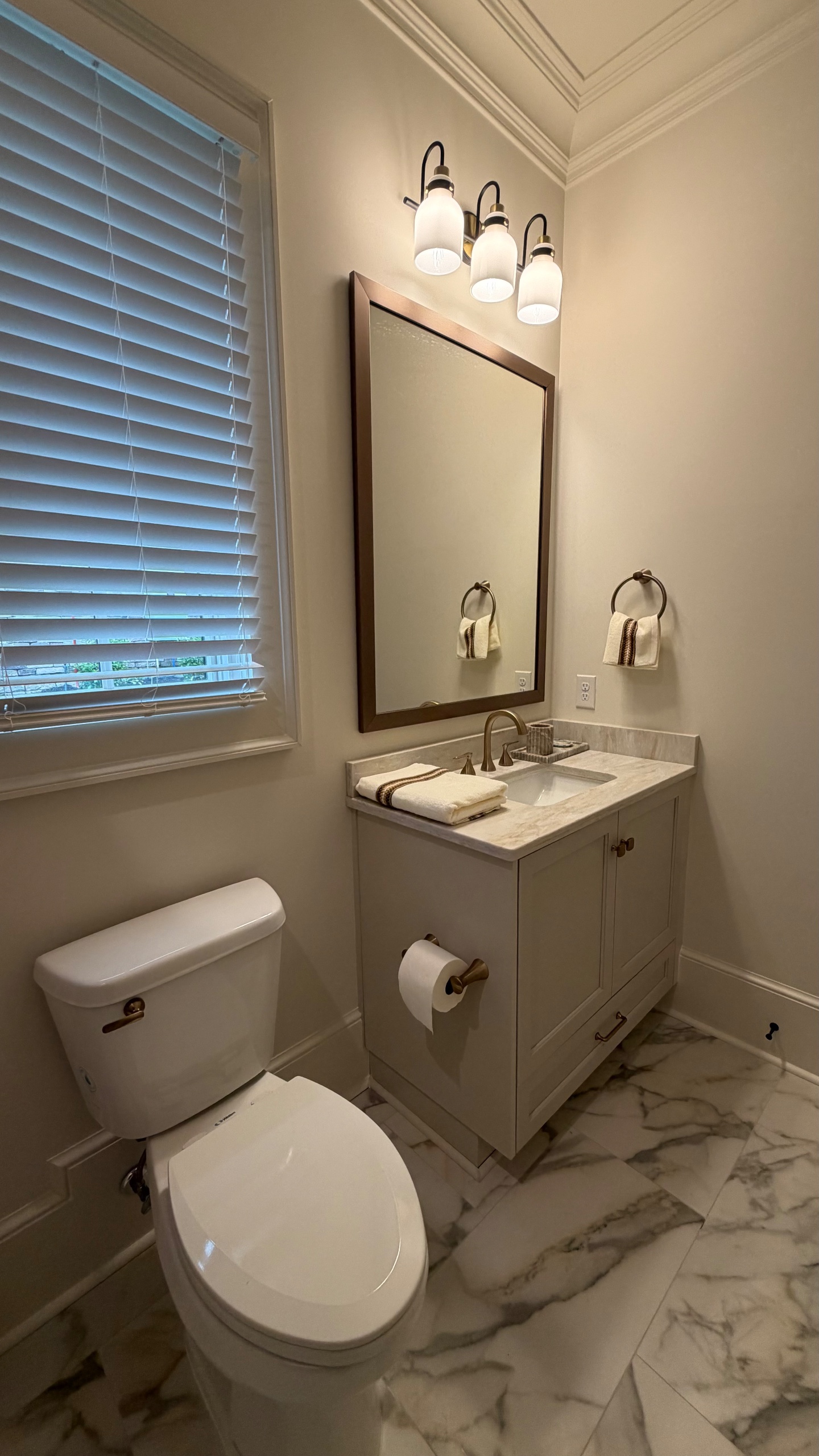 Guest Bathroom 4