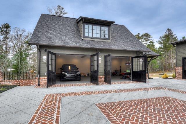 Garage & Motor Court