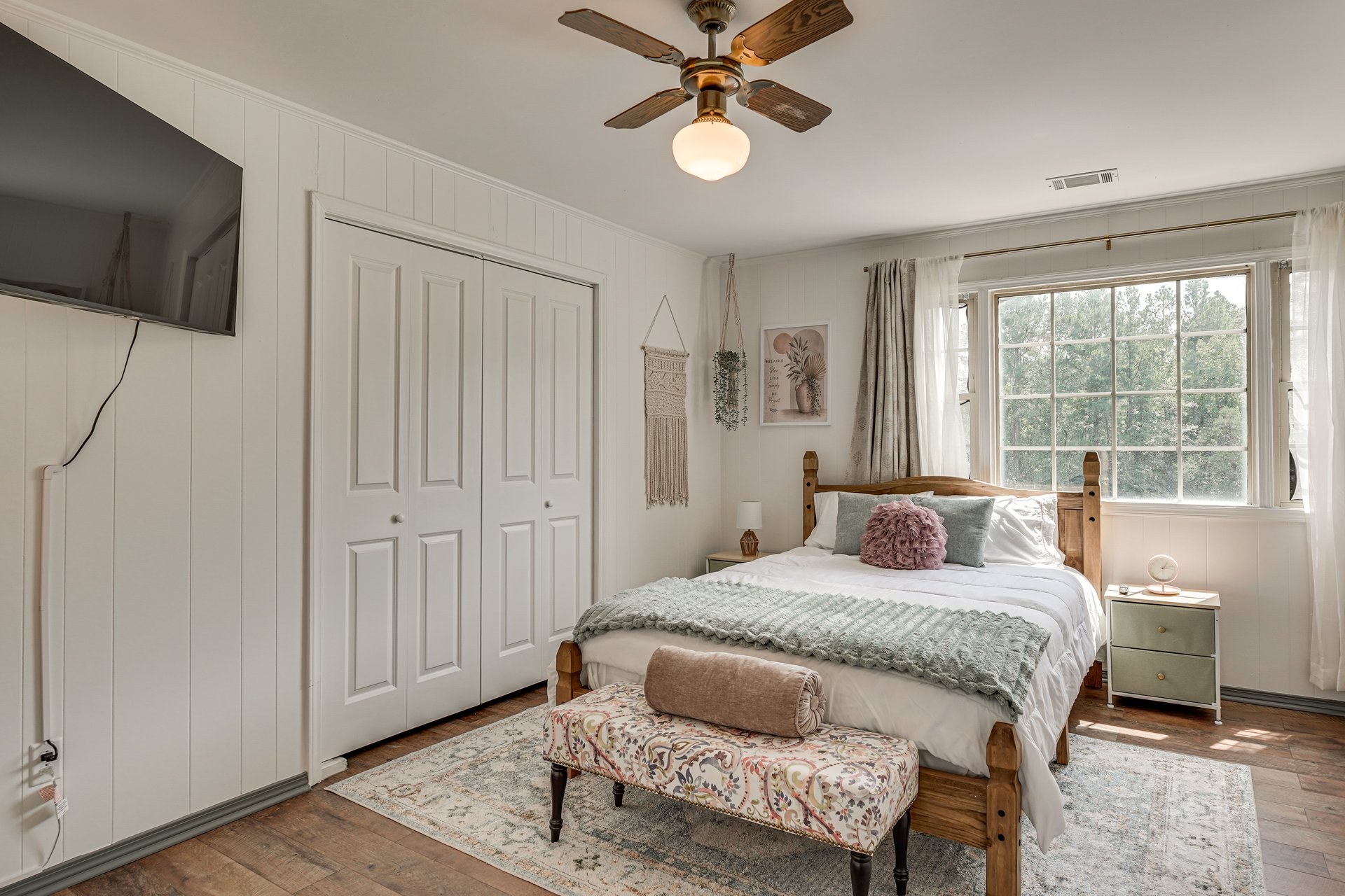 Guest bedroom
