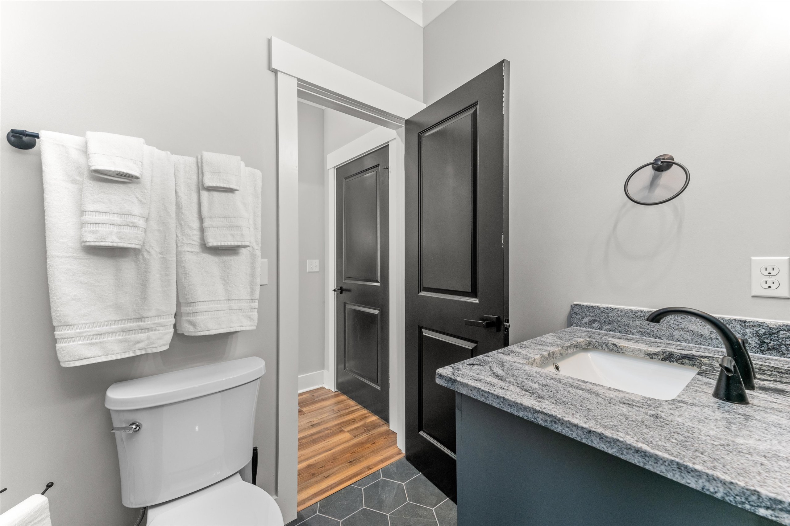 Full Bathroom 5