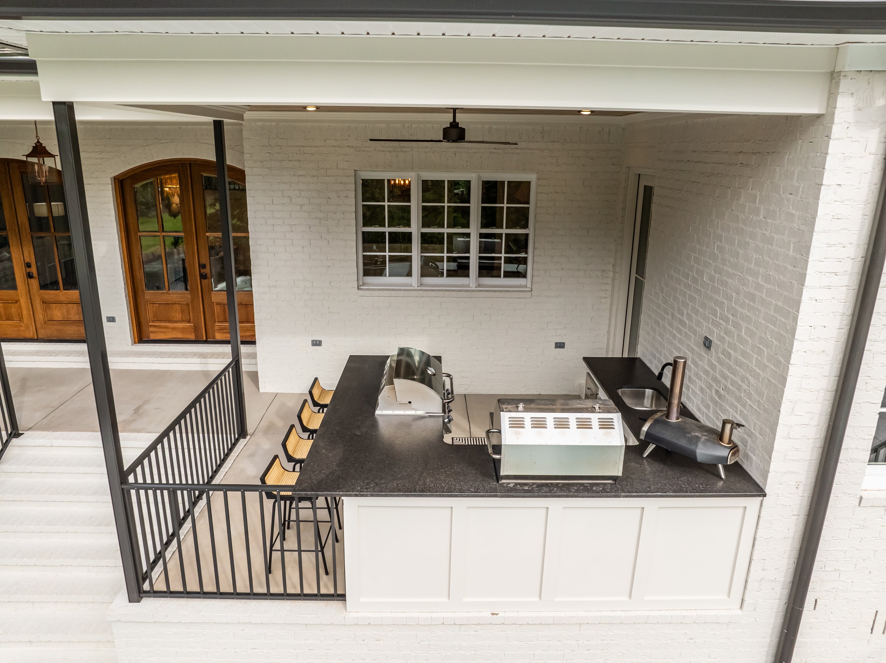 Outdoor Kitchen & Grilling Area