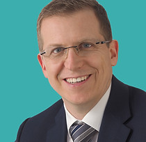 Portrait Peyer Daniel RGB Hintergrund weiss_edited.jpg