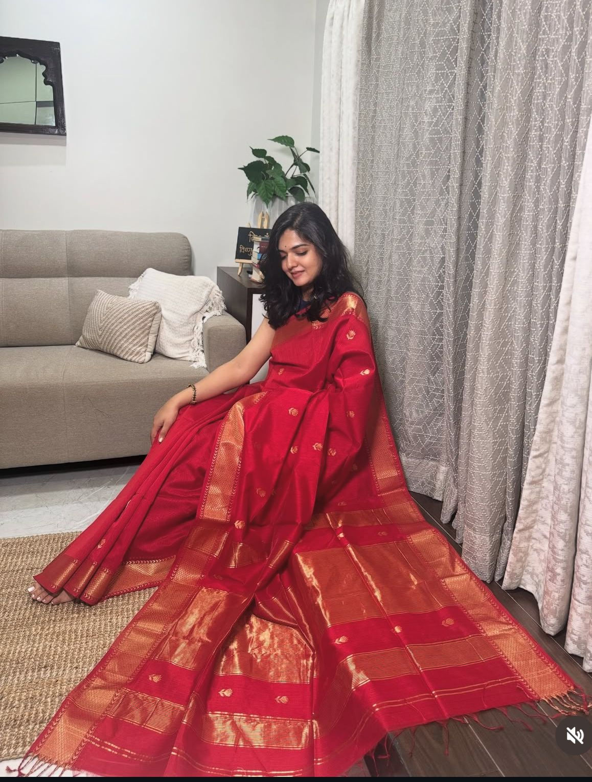 TT-01 Lotus Buta Red Maheshwari Silk Cotton Saree