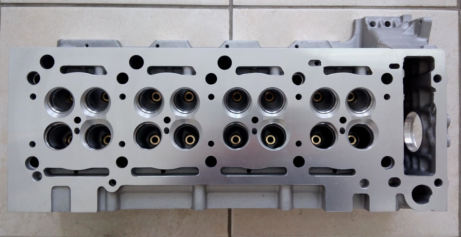 καπάκι μηχανής MERCEDES 646