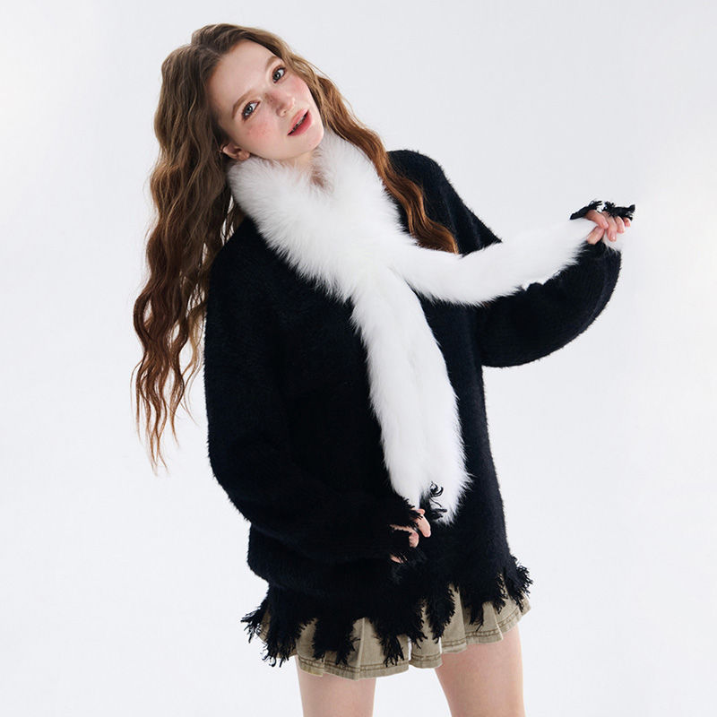 Thumbnail: White Fox Fur Tassel Scarf