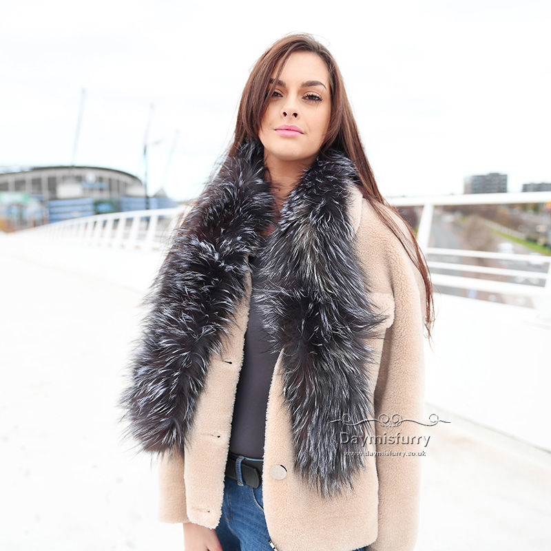 Thumbnail: Knit Silver Fox Fur Scarf in Natural Colour