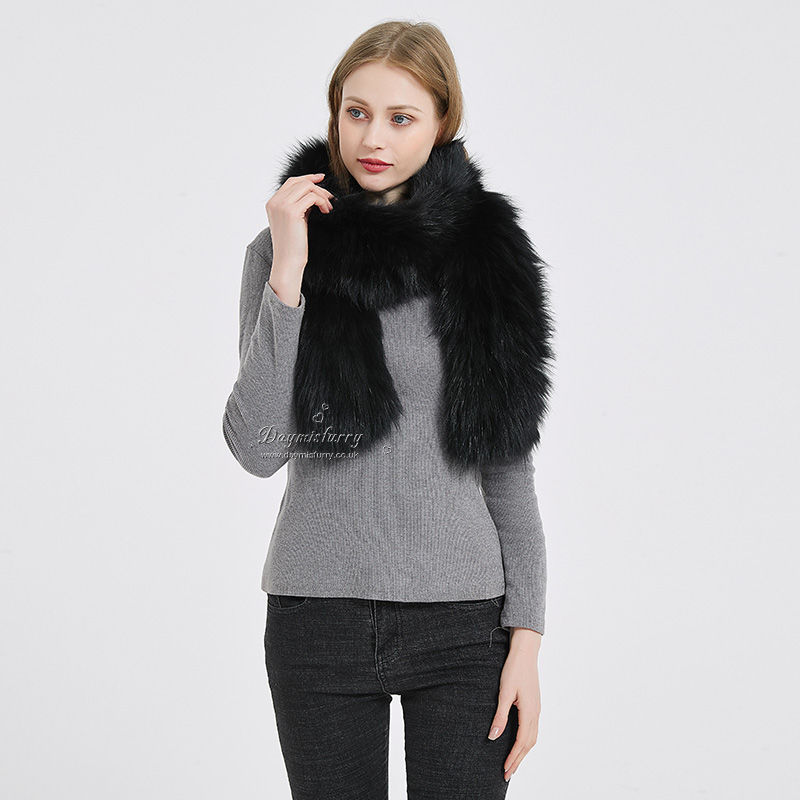 Thumbnail: Knit  Fox Fur  Scarf  in Black
