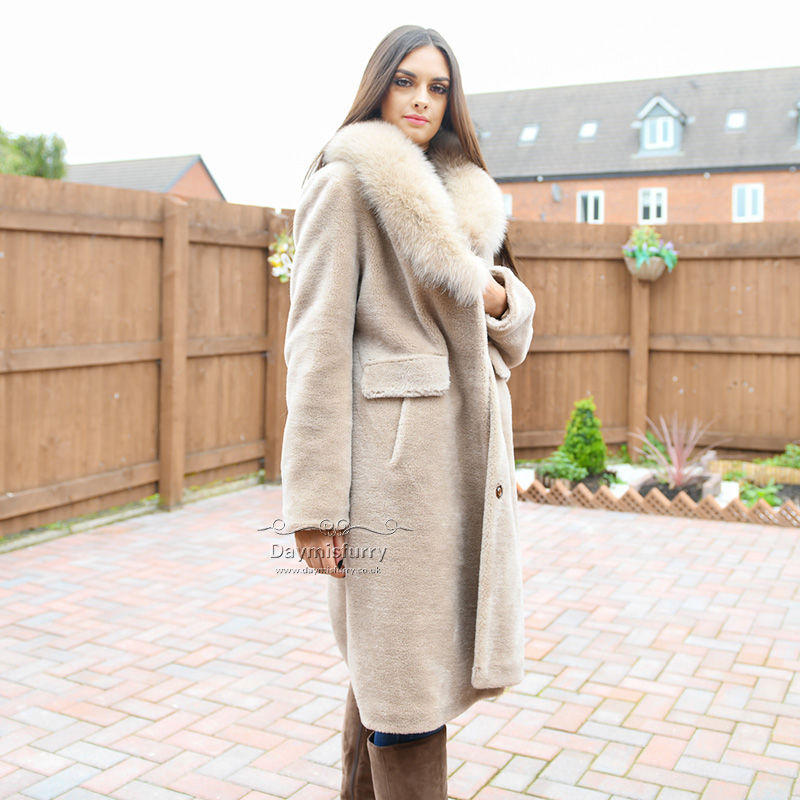 Thumbnail: Wool Coat With Fox Fur Collar