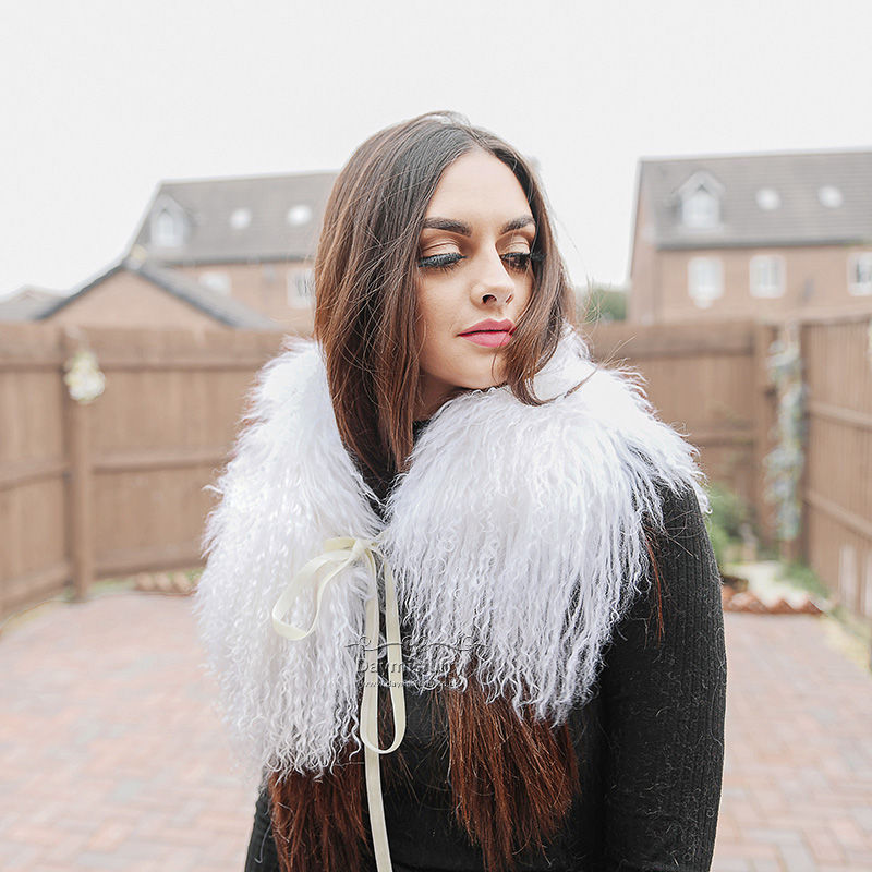 Thumbnail: Mongolian  Lamb Fur Collar  in White /Peach
