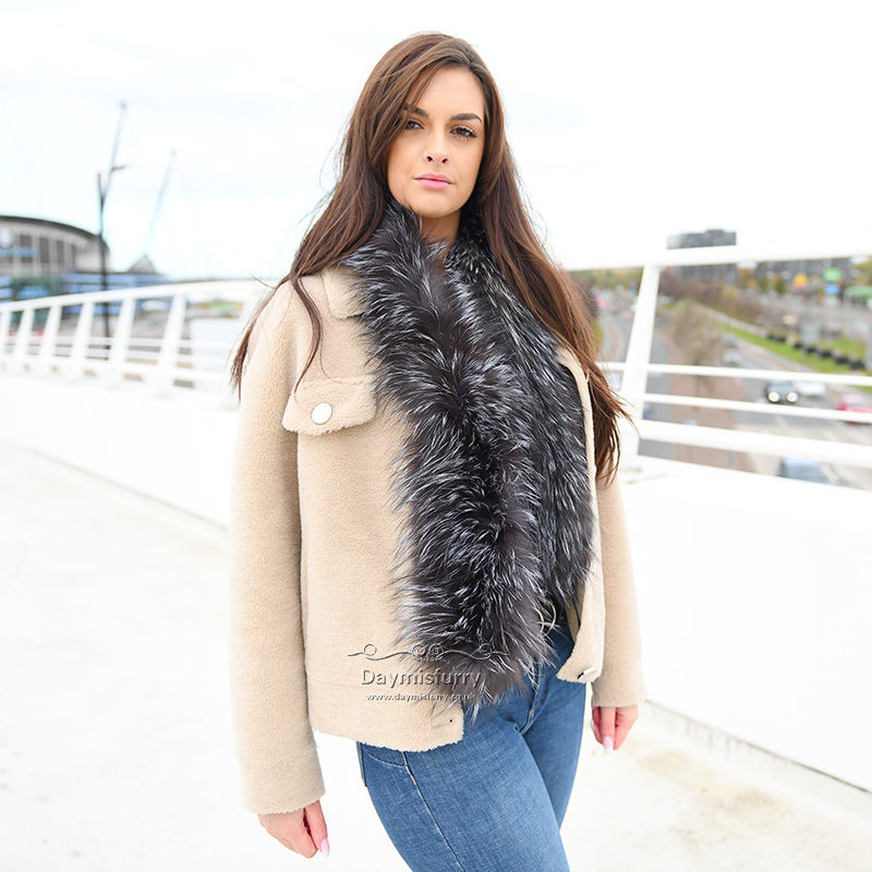 Thumbnail: Knit Silver Fox Fur Scarf in Natural Colour