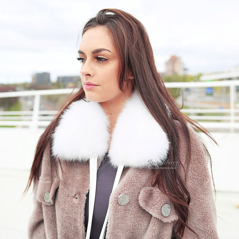 Thumbnail: Fox Fur Collar with Ribbon Tie in White