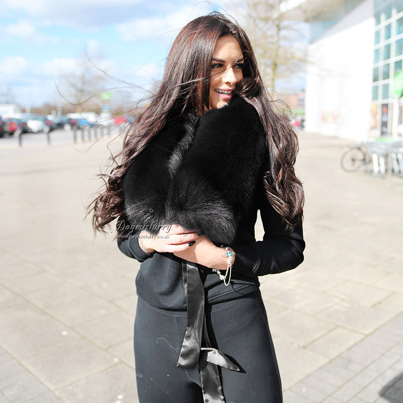 Thumbnail: Fox Fur Collar with Satin Ties in Black