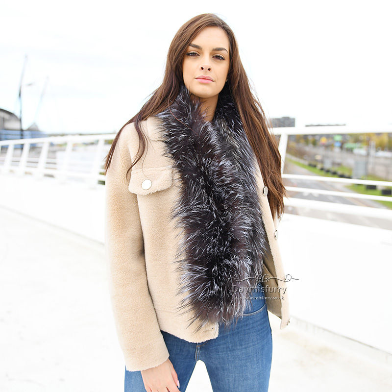Thumbnail: Knit Silver Fox Fur Scarf in Natural Colour