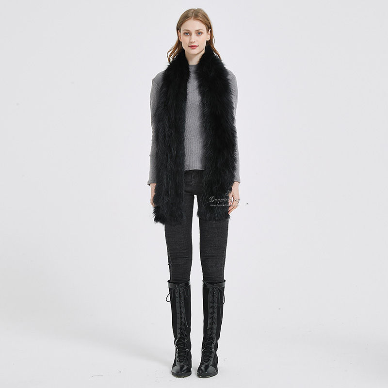 Thumbnail: Knit Fox Fur Scarf in Black