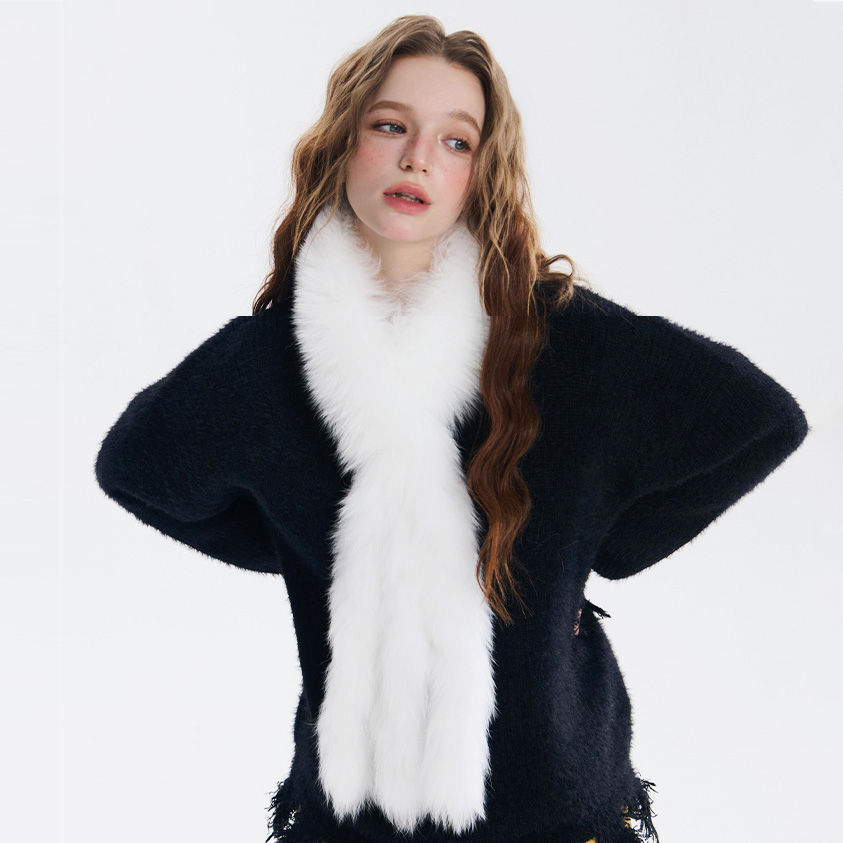 Thumbnail: White Fox Fur Tassel Scarf