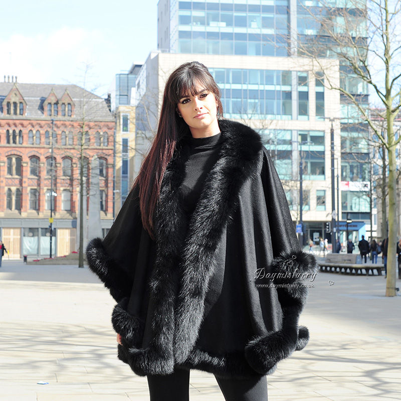 Thumbnail: Large Cashmere Shawl with Fox Fur Trim in Black