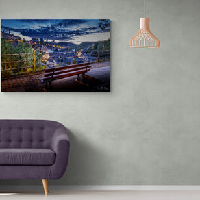 Living_room_with_sofa_and_hanging_light.jpeg