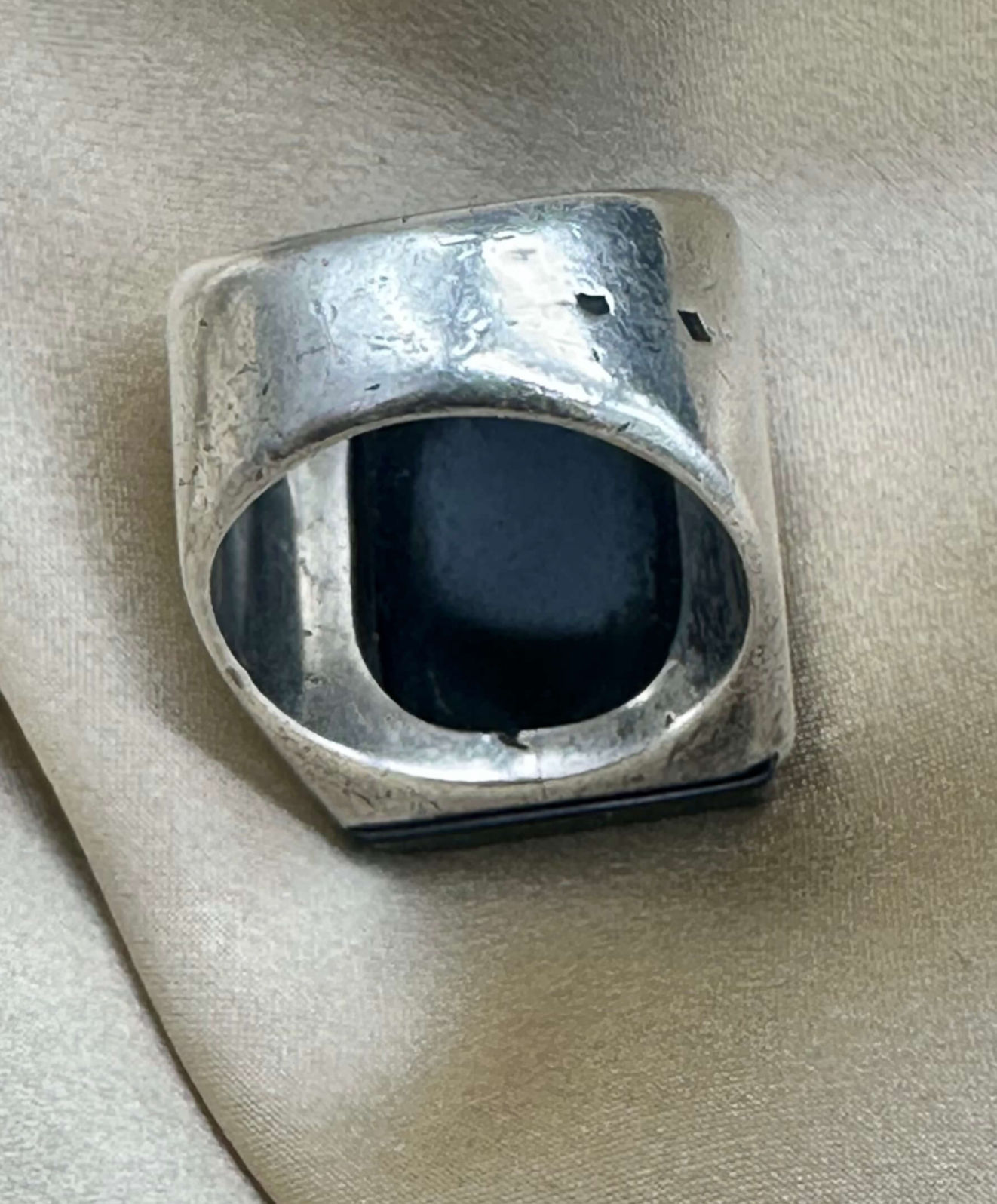 Bague vintage géométrique en argent et onyx noir – Design moderniste