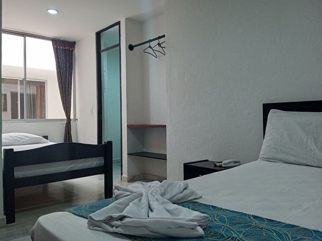 Hotel Blue Star piscina Melgar restaurante y parqueadero