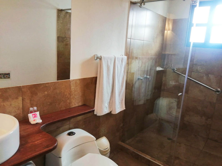 Hotel Meson de Los Virreyes. Piscina y Spa en Villa de Leyva a pocos pasos de la Plaza Mayor. Planes románticos, masajes y celebraciones personalizadas. Habitaciones con Jacuzzi y Terraza