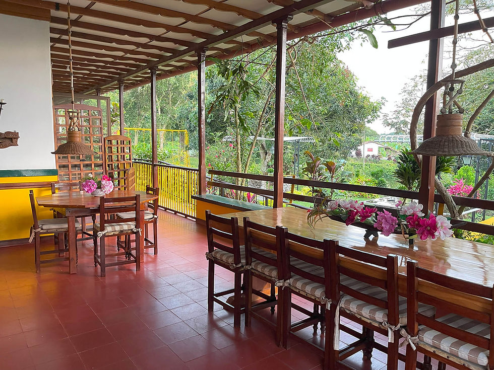 Finca Turística Machángara Hotel en el Eje Cafetero Quindío, Suites con balcones, piscina