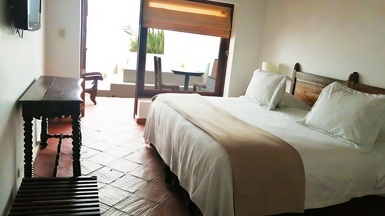 Hotel Meson de Los Virreyes. Piscina y Spa en Villa de Leyva a pocos pasos de la Plaza Mayor. Planes románticos, masajes y celebraciones personalizadas. Habitaciones con Jacuzzi y Terraza
