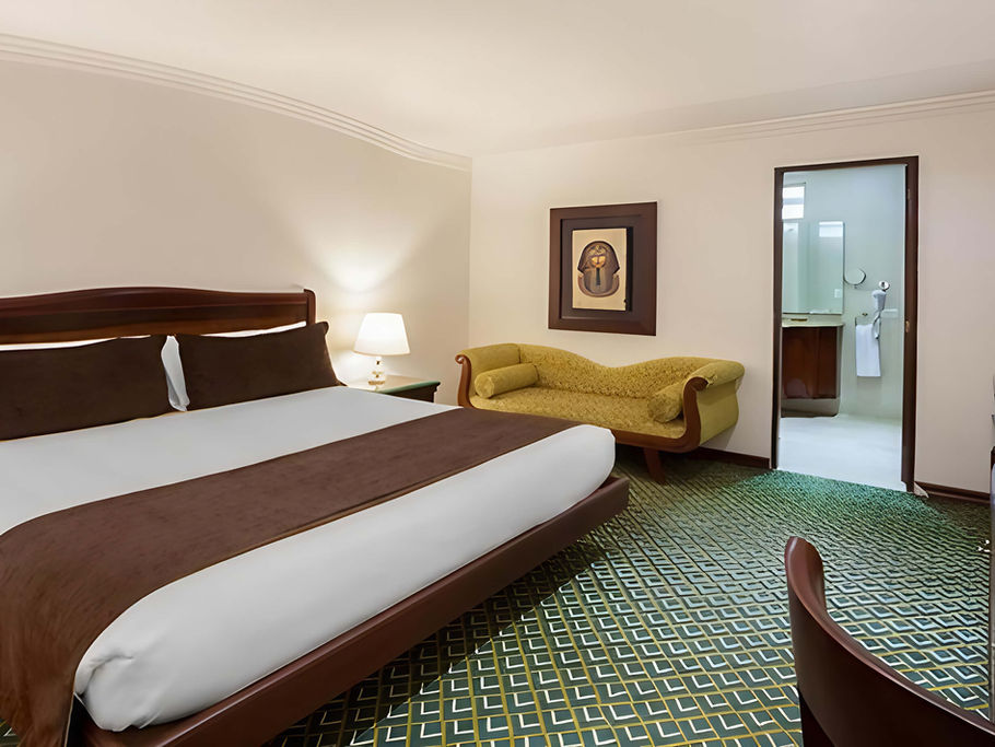 Habitación de lujo en Bogotá,  Habitación con cama king size Spa y confort cerca de Corferias y a la Embajada Americana