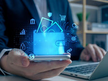 Modelo híbrido domina: brasileiros usam banco físico e digital ao mesmo tempo