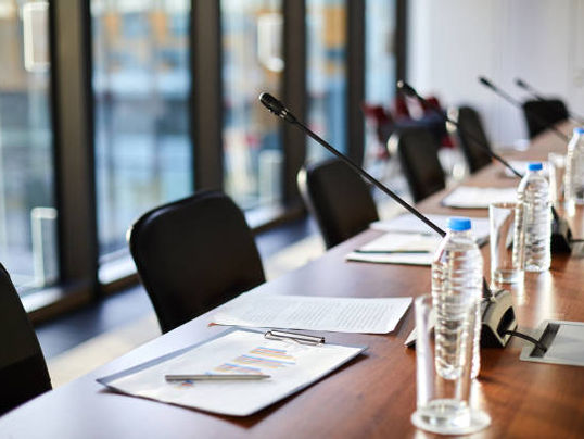 採購案評選委員可否擔任投標或得標廠商獨董？