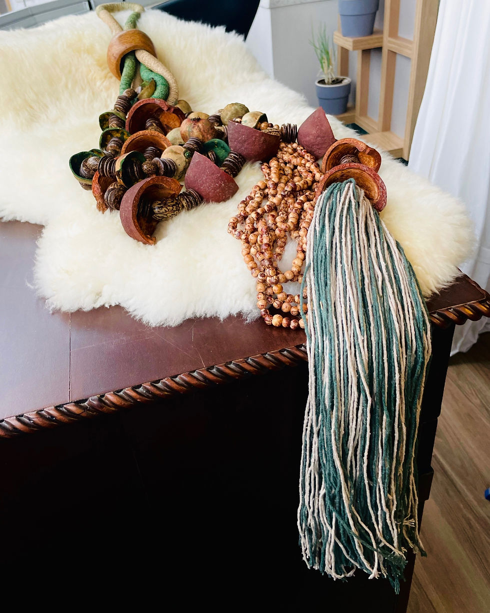 Colar de mesa ou parede tingui.