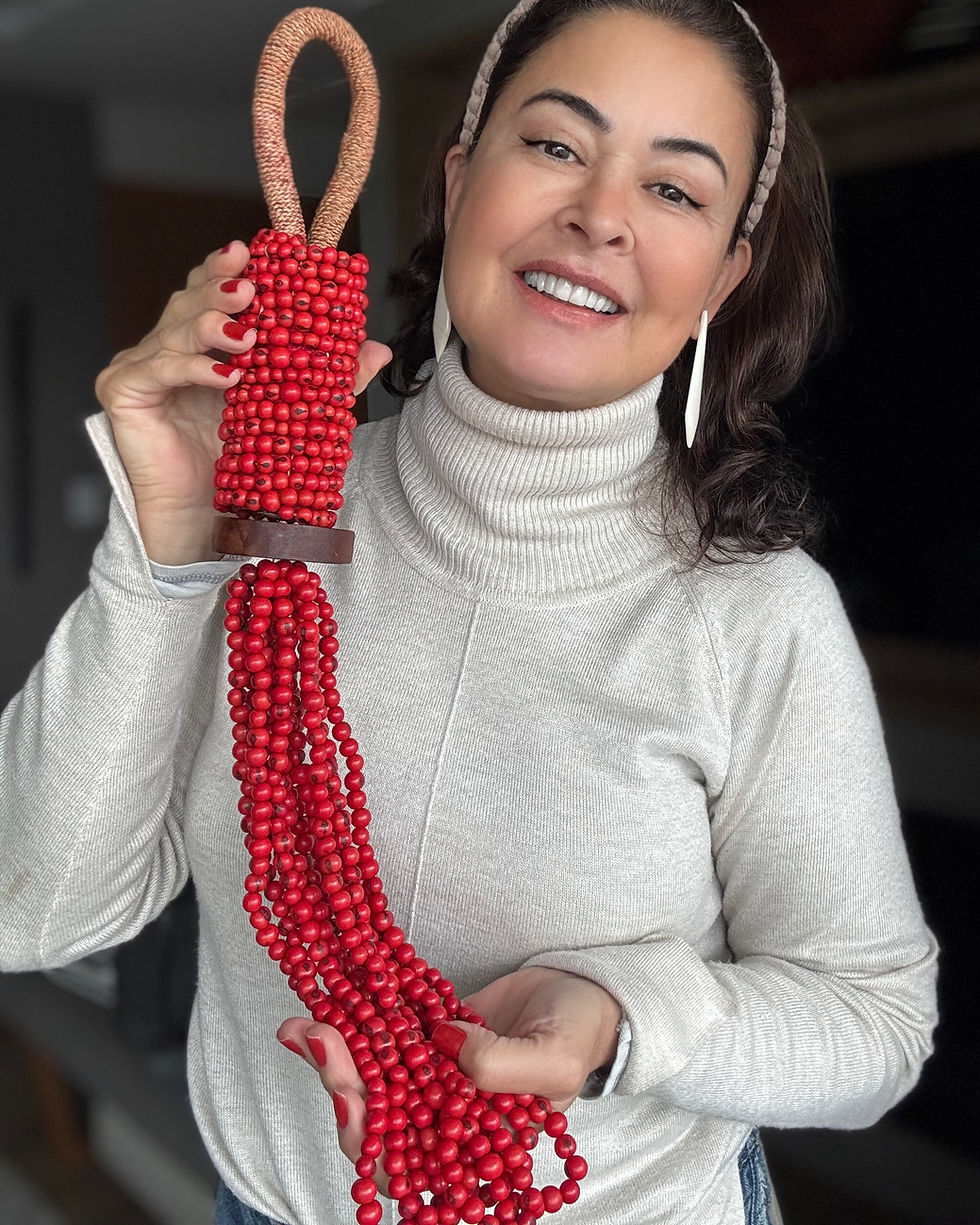 Miniatura: Colar de mesa açaí vermelho e madeira.