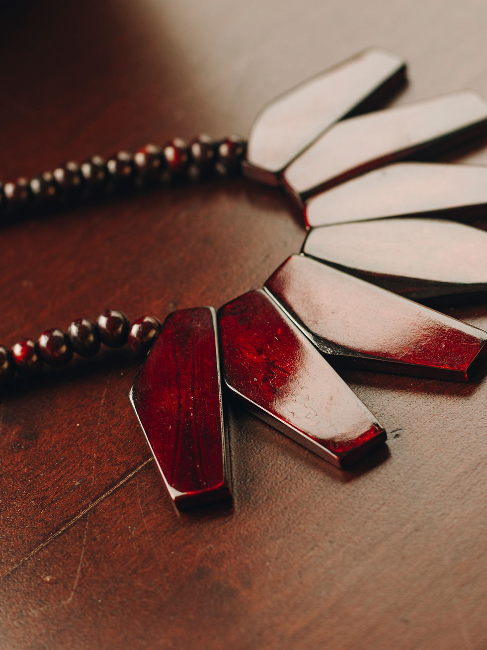 Miniatura: Colar sete peças marrom.