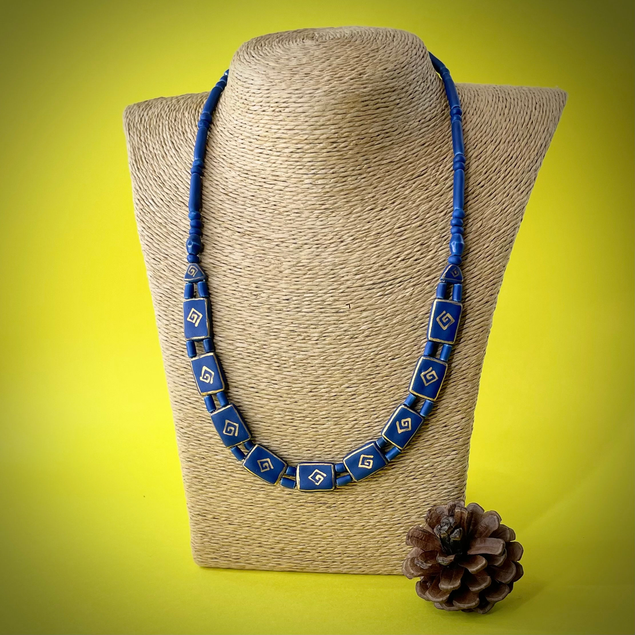 Colar cerâmica vitrificada opoca azul pintado em ouro 2.