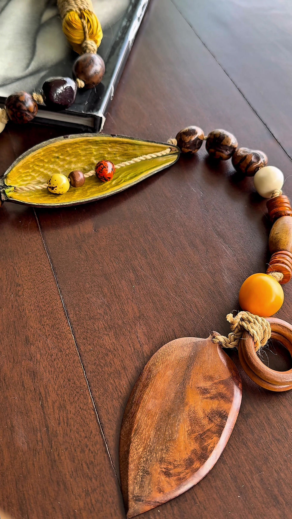 Miniatura: Colar de mesa ou parede palha do tucum amarela.