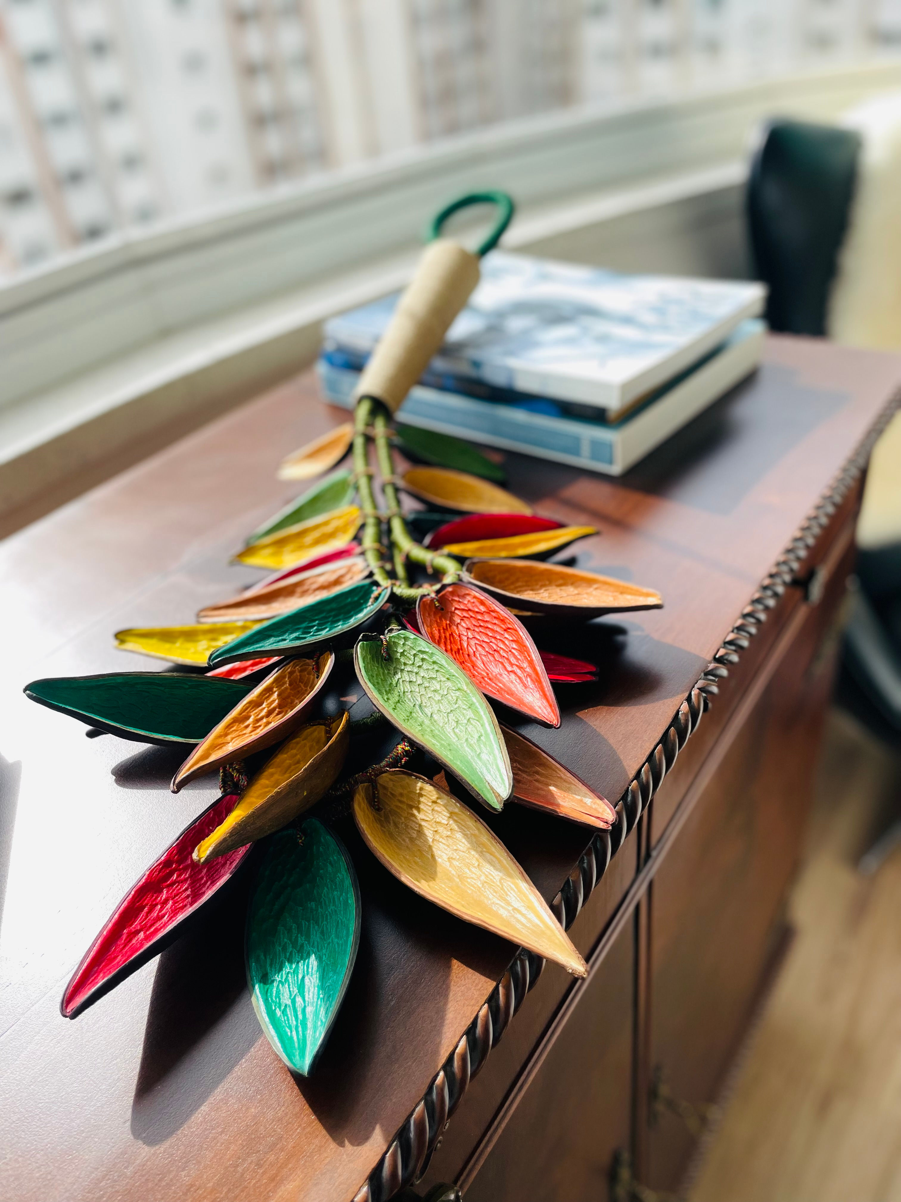 Colar de mesa ou parede com canoinhas.