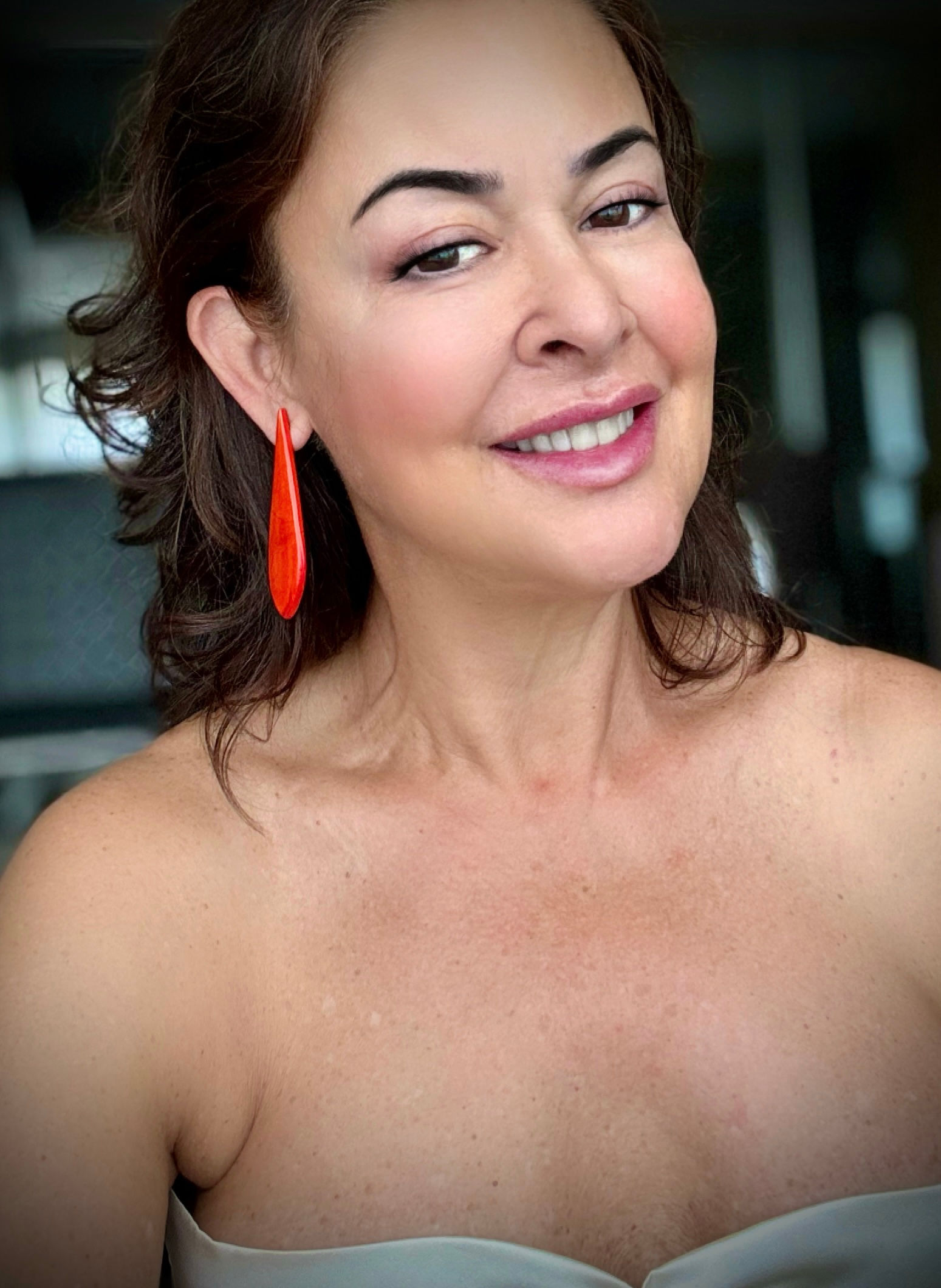 Brincos triângulo pontas estreito laranja G.