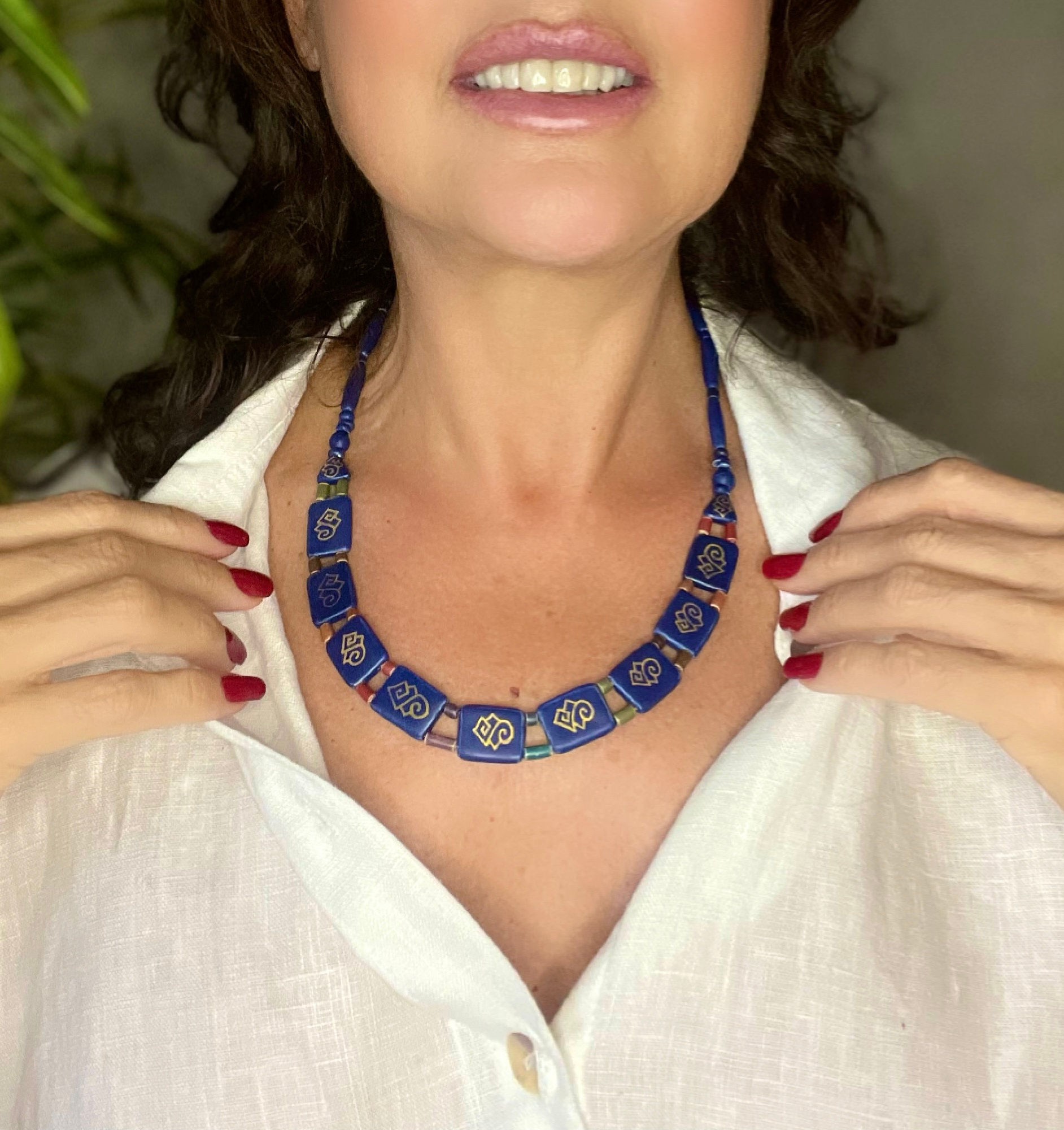 Colar cerâmica vitrificada opaca azul pintado em ouro 3.