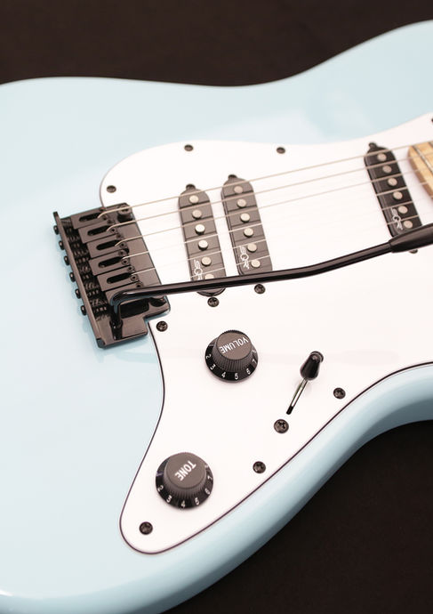 Squier (Fender) FSR Contemporary Stratocaster Daphne Blue Detailbild