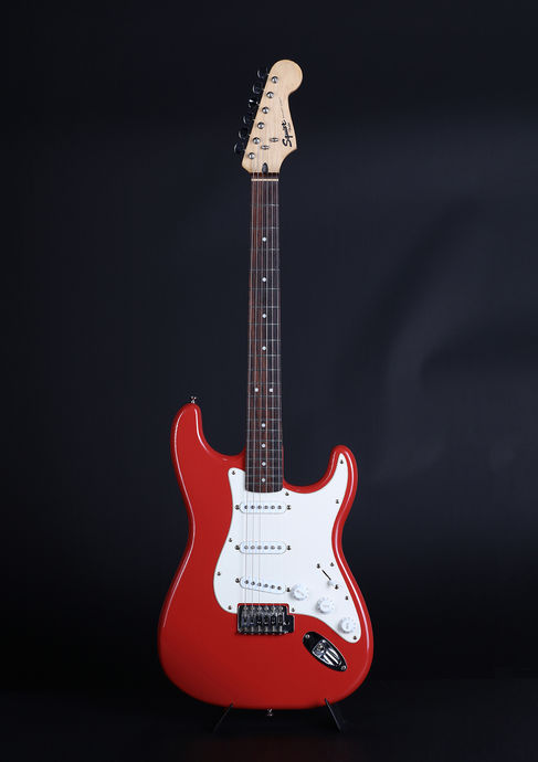 Squier (Fender) Bullet Stratocaster Fiesta Red 12/2013 Vorderansicht