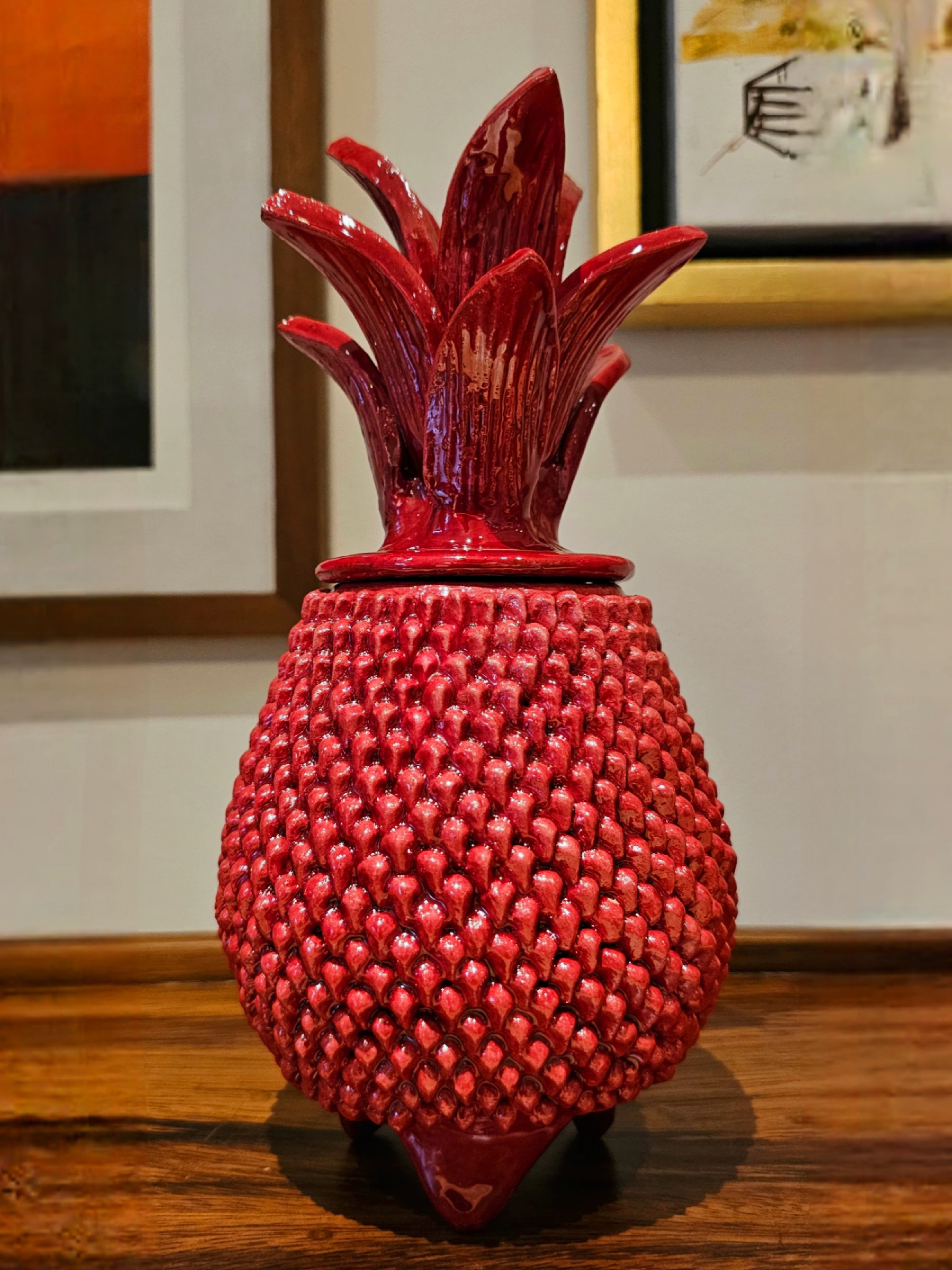 Piña de cerámica roja